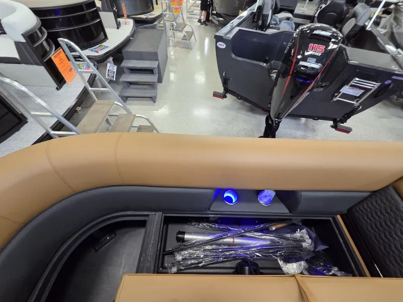 Slide: The Image of Bentley Pontoons Elite 253 Admiral 2026 - 22