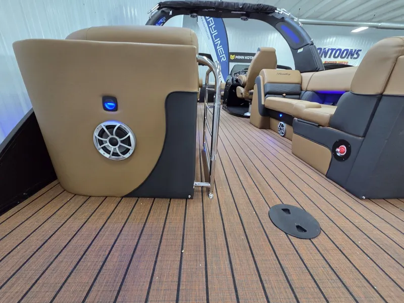 Slide: The Image of Bentley Pontoons Elite 253 Admiral 2026 - 28