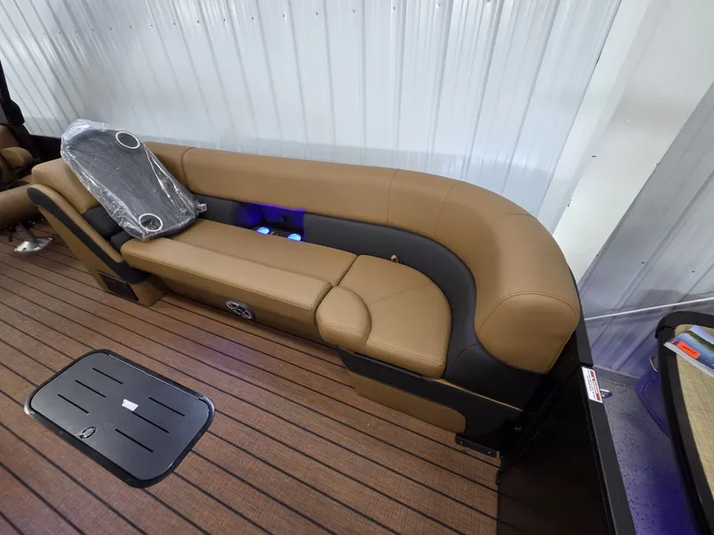 Slide: The Image of Bentley Pontoons Elite 253 Admiral 2026 - 5