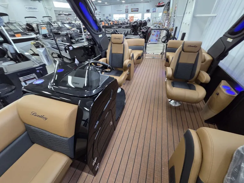 Slide: The Image of Bentley Pontoons Elite 253 Admiral 2026 - 7