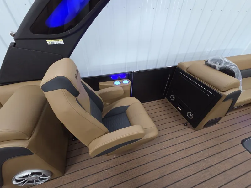 Slide: The Image of Bentley Pontoons Elite 253 Admiral 2026 - 9