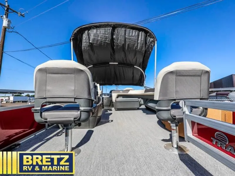 Slide: The Image of Bass Buggy 18 DLX 2026 - 17