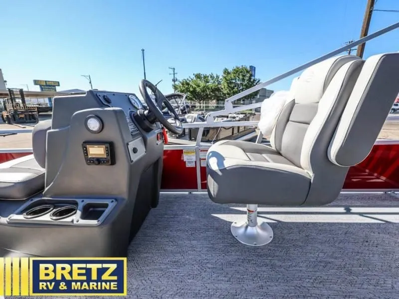 Slide: The Image of Bass Buggy 18 DLX 2026 - 20