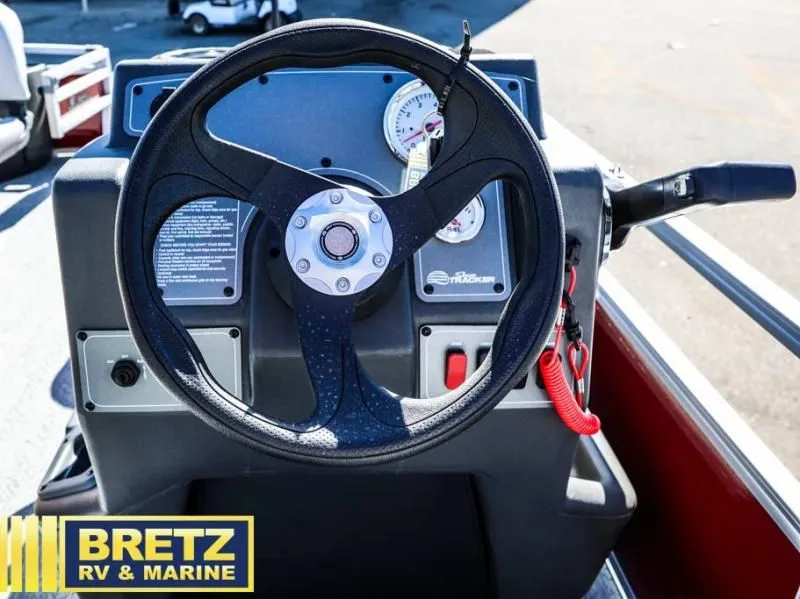 Slide: The Image of Bass Buggy 18 DLX 2026 - 23