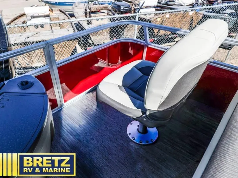 Slide: The Image of Bass Buggy 18 DLX 2026 - 27