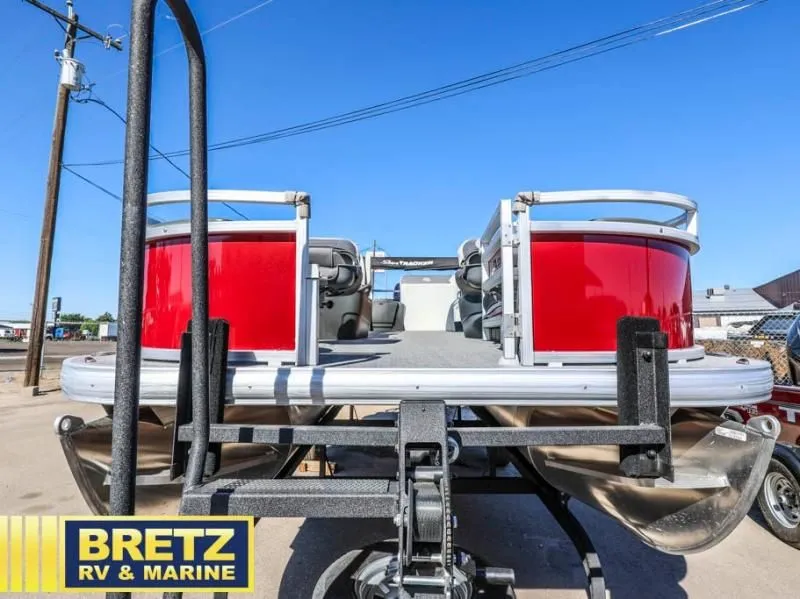 Slide: The Image of Bass Buggy 18 DLX 2026 - 7