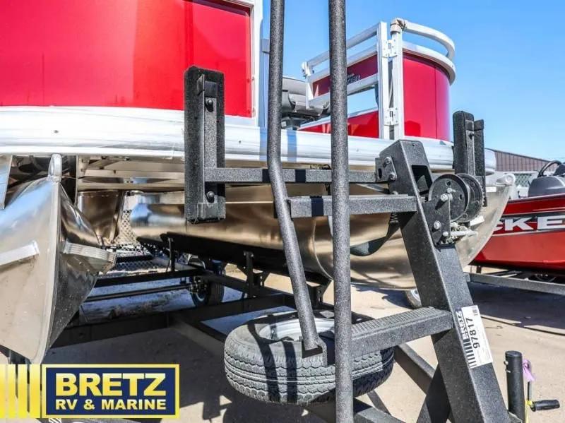 Slide: The Image of Bass Buggy 18 DLX 2026 - 8