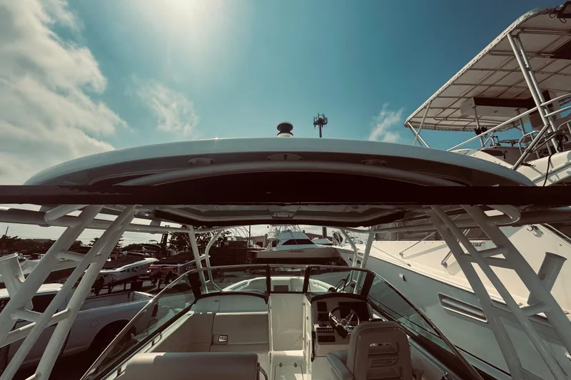 Slide: The Image of 2020 Boston Whaler 270 Vantage boat interior under sunny sky. - 19