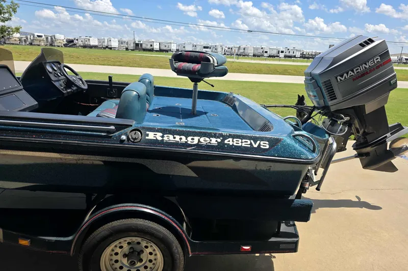 Slide: The Image of 1994 Ranger 482 V boat with Mariner outboard motor on a sunny day. - 10