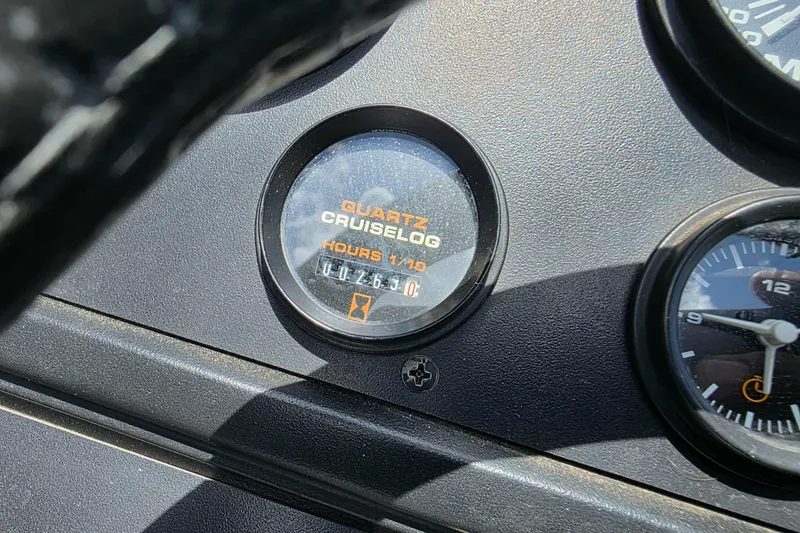 Slide: The Image of Close-up of a 1994 Ranger 482 V boat's quartz cruiselog gauge displaying hours. - 5