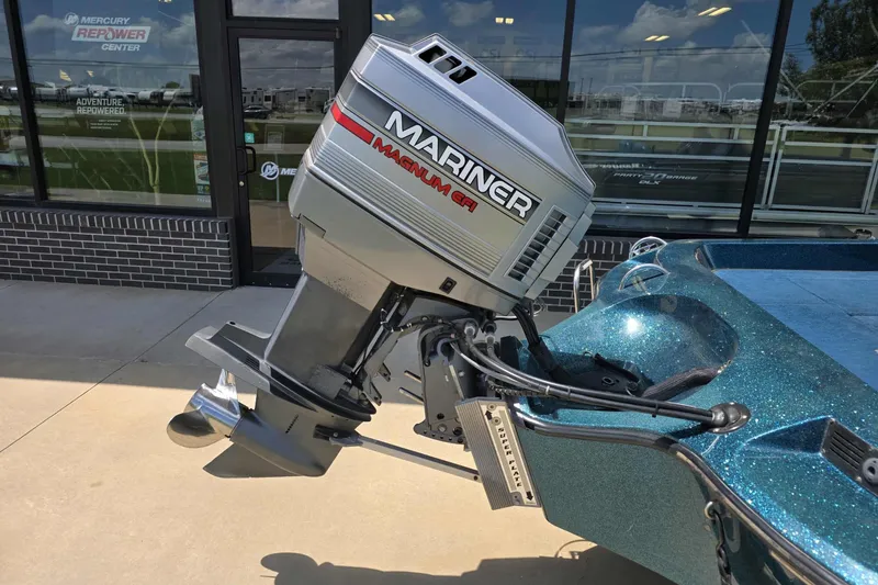 Slide: The Image of 1994 Ranger 482 V boat with Mariner Magnum EFI outboard motor at Mercury Repower Center. - 8
