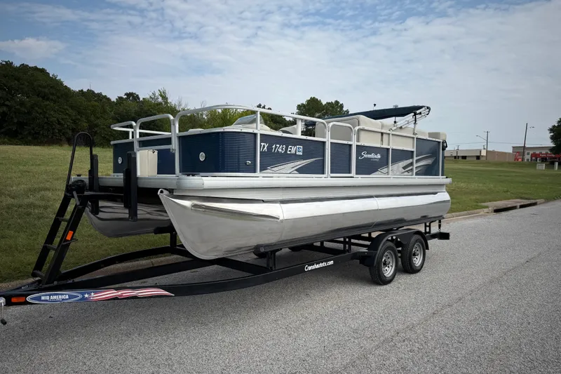 Slide: The Image of 2018 Sweetwater Sunrise 206 F pontoon boat with Yamaha motor on trailer. - 4