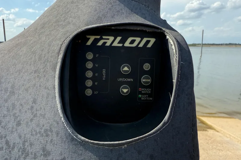 Slide: The Image of 2014 Ranger Z520 Comanche boat with Evinrude engine and Talon anchor system. - 12