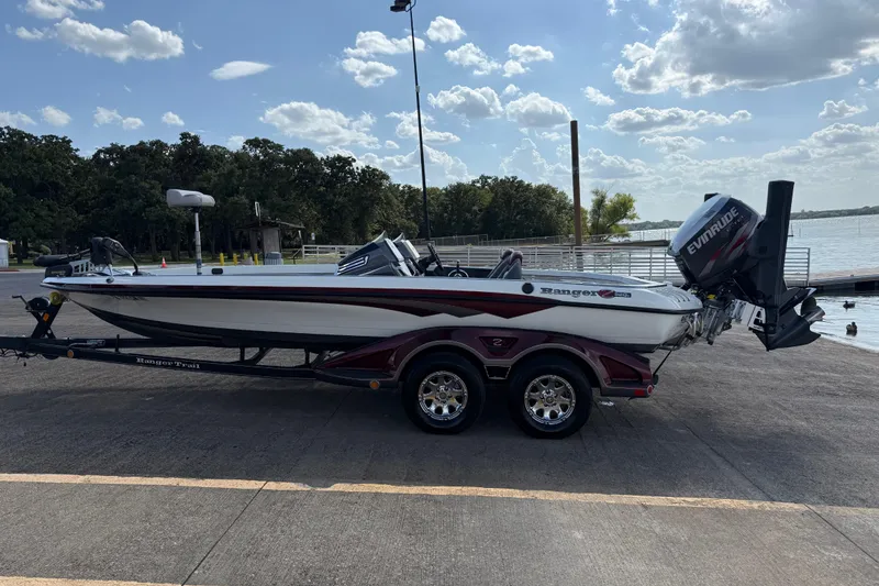 Slide: The Image of Propeller of 2014 Ranger Z520 Comanche boat with model number 48-825866 25P. - 25
