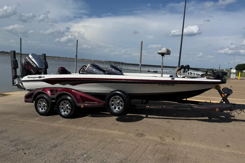 Slide: The Image of Display screen showing engine data for 2014 Ranger Z520 Comanche boat. - 4