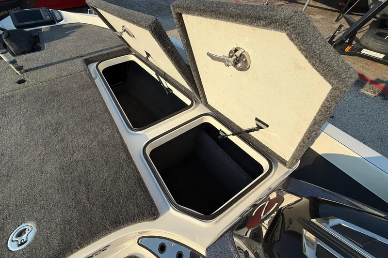 Slide: The Image of 2014 Ranger Z520 Comanche boat storage compartment with fire extinguisher. - 56