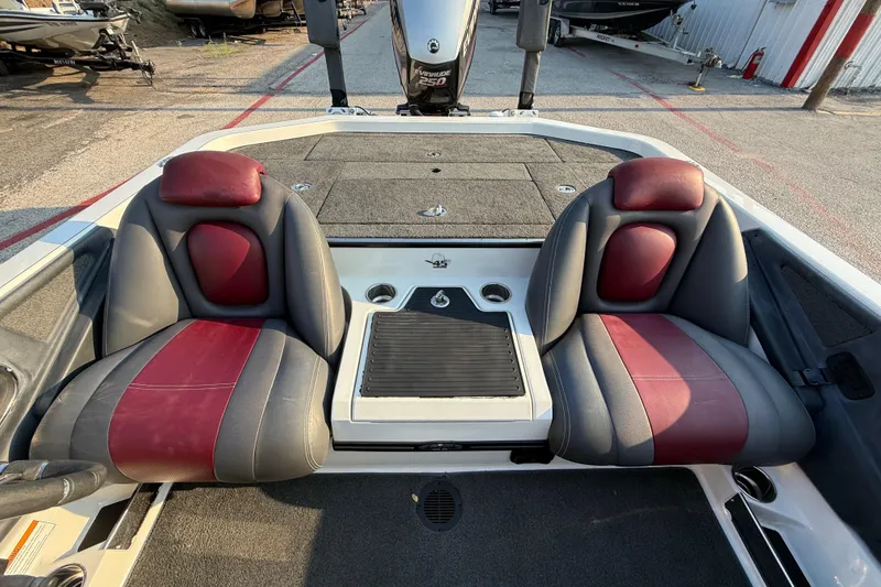 Slide: The Image of Steering wheel of a 2014 Ranger Z520 Comanche boat with Humminbird electronics. - 62