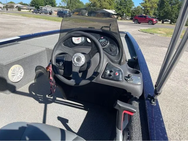 Slide: The Image of Tracker Pro 170 2019 - 11