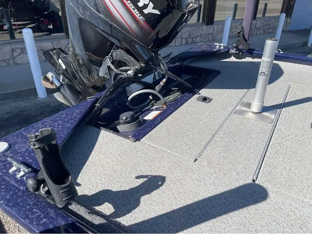 Slide: The Image of Tracker Pro 170 2019 - 12