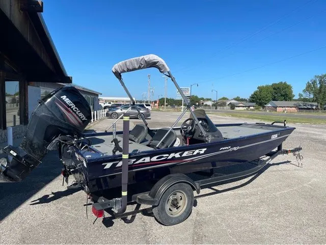 Slide: The Image of Tracker Pro 170 2019 - 3