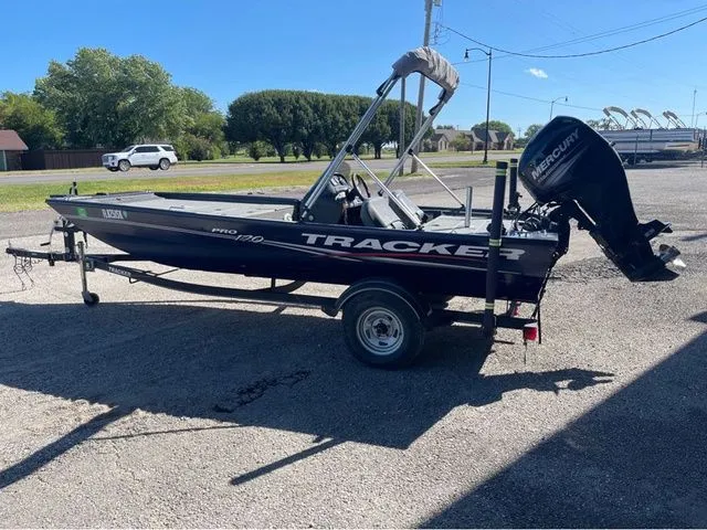 Slide: The Image of Tracker Pro 170 2019 - 4