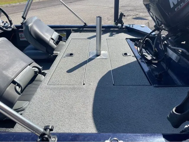 Slide: The Image of Tracker Pro 170 2019 - 6