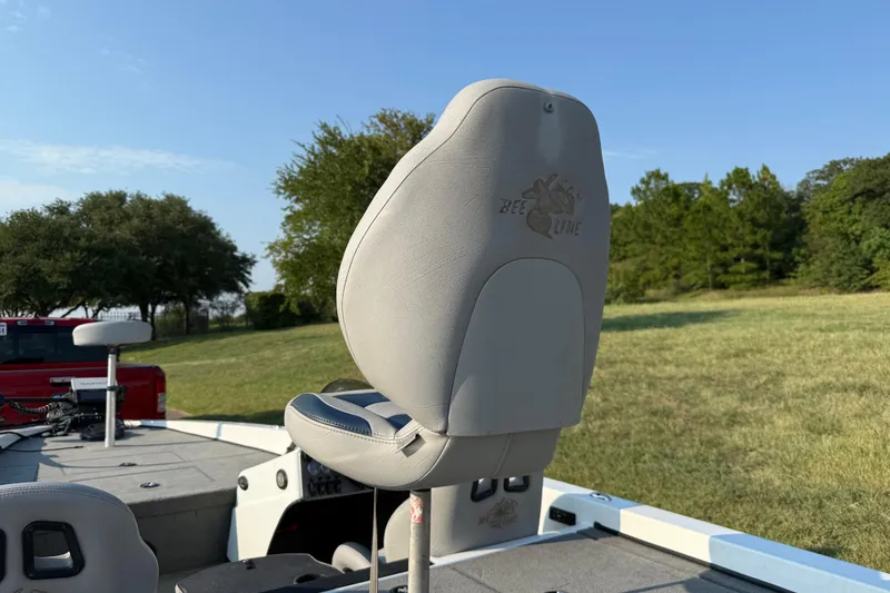 Slide: The Image of 2008 Bee Line 286 Pro Vee boat seat with logo, outdoors on grassy field. - 17