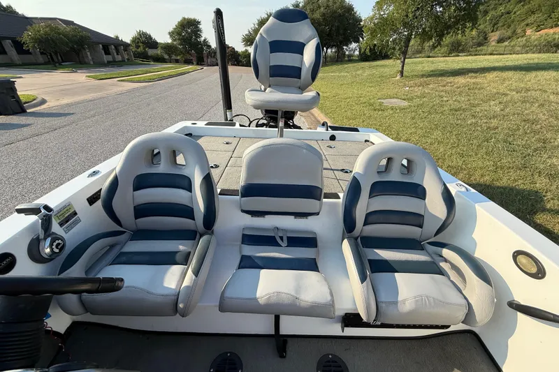 Slide: The Image of 2008 Bee Line 286 Pro Vee boat interior with blue and gray seating. - 40