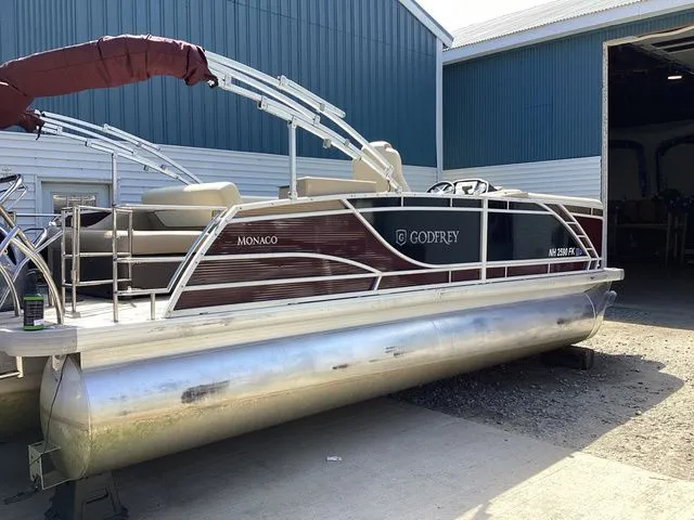 Slide: The Image of Godfrey Monaco 235 SFL 2021 - 8