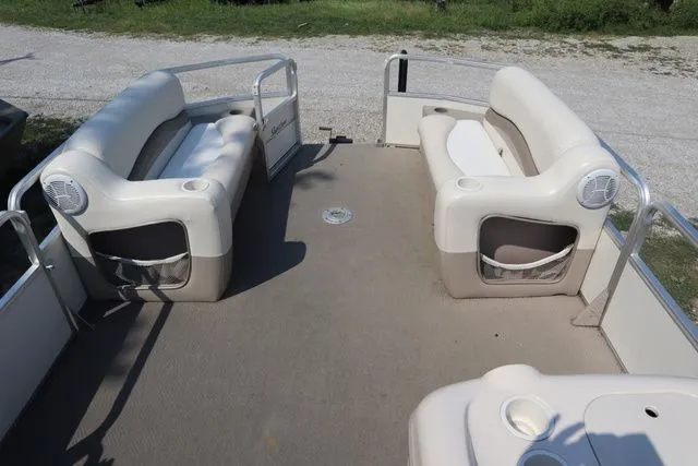 Slide: The Image of Sun Tracker Party Barger 21 DL 2005 - 11