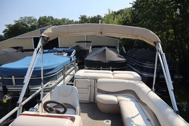 Slide: The Image of Sun Tracker Party Barger 21 DL 2005 - 13