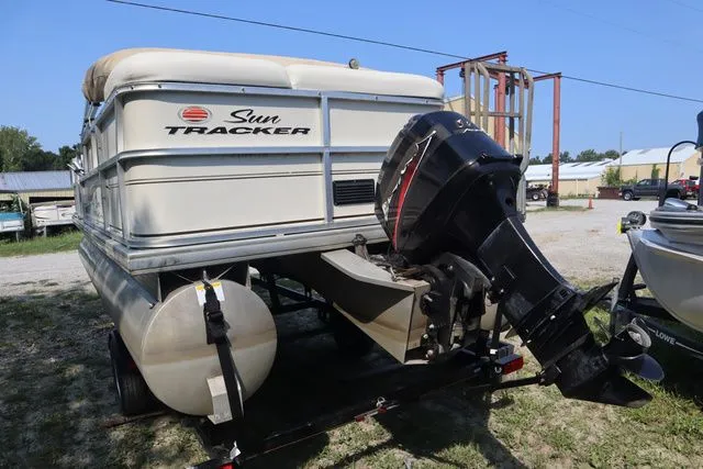 Slide: The Image of Sun Tracker Party Barger 21 DL 2005 - 4