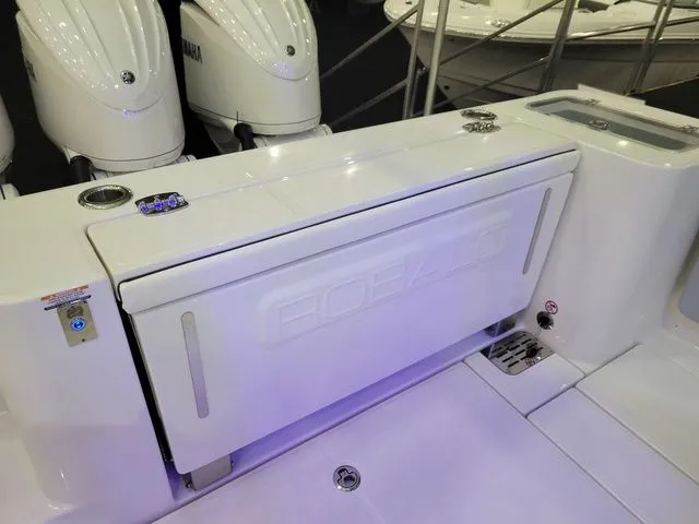 Slide: The Image of Robalo R360 Center Console 2026 - 5