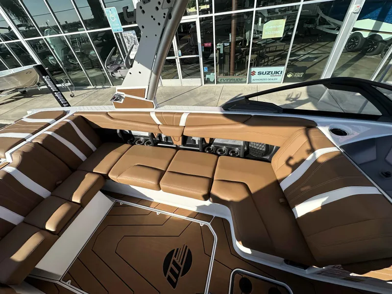 Slide: The Image of Malibu Wakesetter 22 LSV 2026 - 13