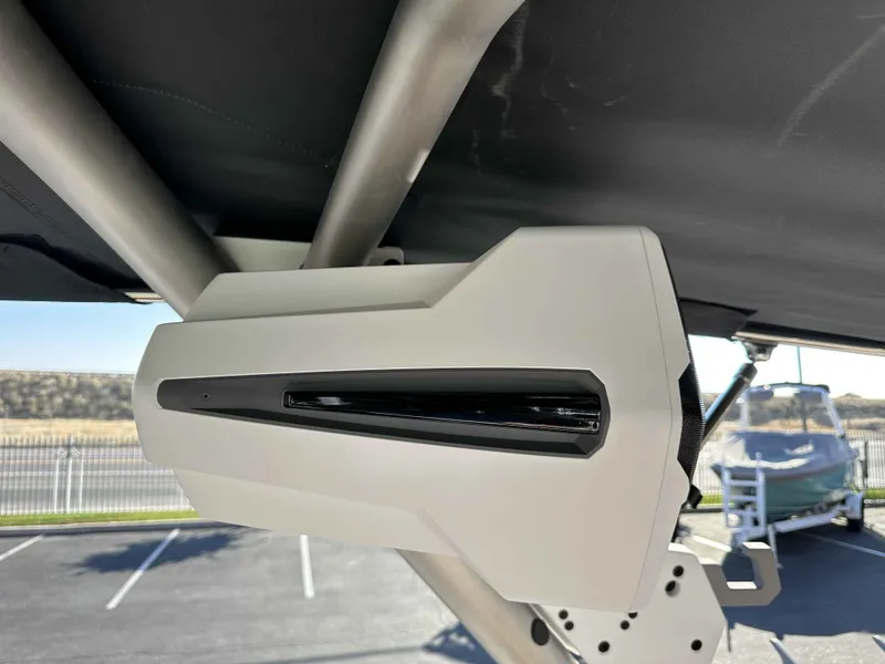 Slide: The Image of Malibu Wakesetter 22 LSV 2026 - 7