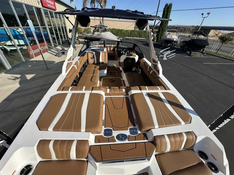 Slide: The Image of Malibu Wakesetter 22 LSV 2026 - 8
