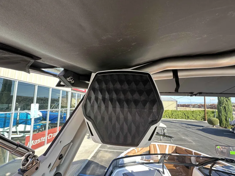 Slide: The Image of Malibu Wakesetter 22 LSV 2026 - 9