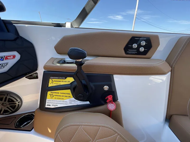 Slide: The Image of Nautique Super Air Nautique GS22 2026 - 16