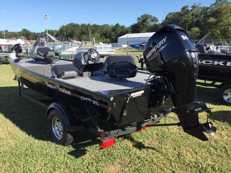 Slide: The Image of Tracker BASS CLASSICK BLK 50 2026 - 3