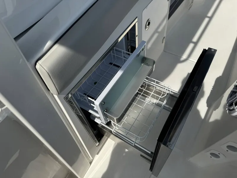 Slide: The Image of Pursuit S 358 Sport 2026 - 11