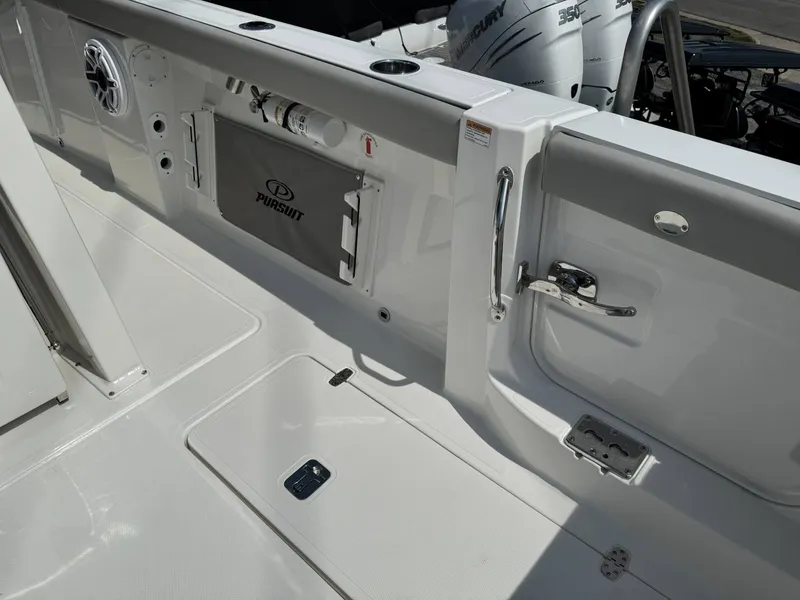 Slide: The Image of Pursuit S 358 Sport 2026 - 13