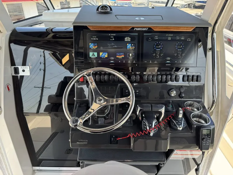 Slide: The Image of Pursuit S 358 Sport 2026 - 17