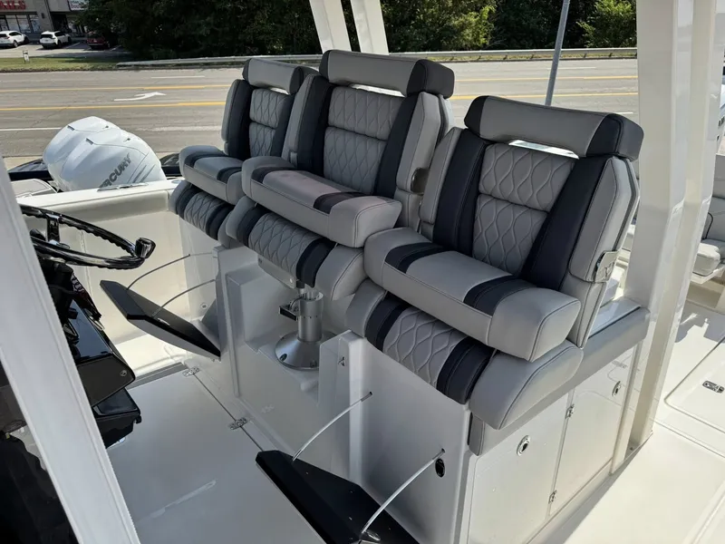 Slide: The Image of Pursuit S 358 Sport 2026 - 18