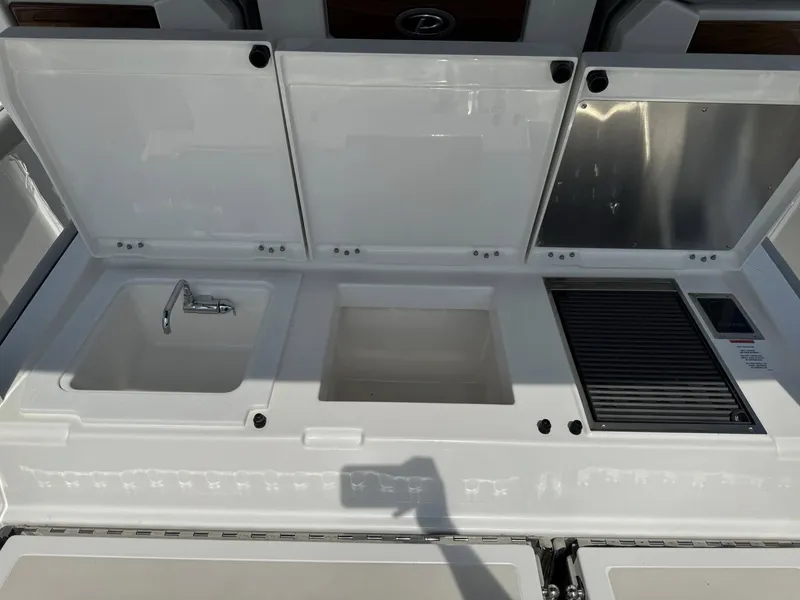 Slide: The Image of Pursuit S 358 Sport 2026 - 23