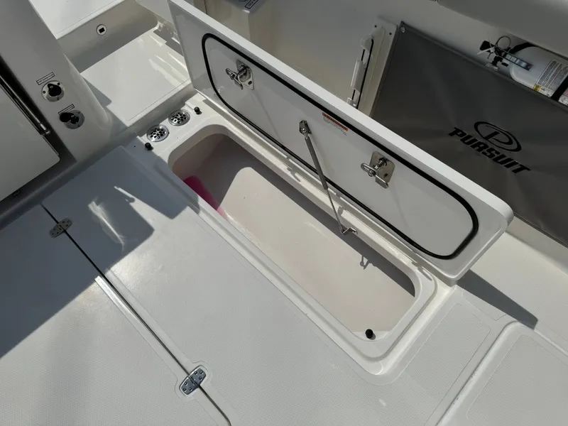 Slide: The Image of Pursuit S 358 Sport 2026 - 29