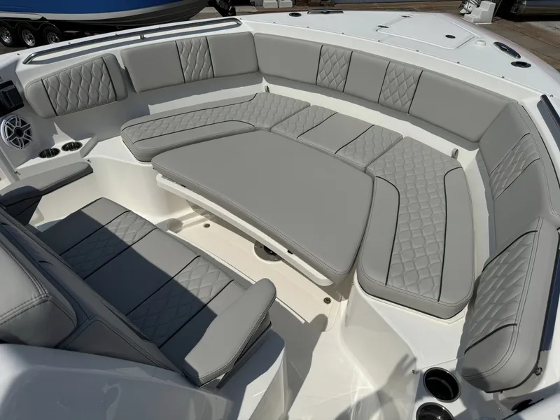 Slide: The Image of Pursuit S 358 Sport 2026 - 4