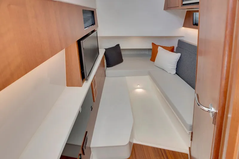 Slide: The Image of Pursuit S 358 Sport 2026 - 41