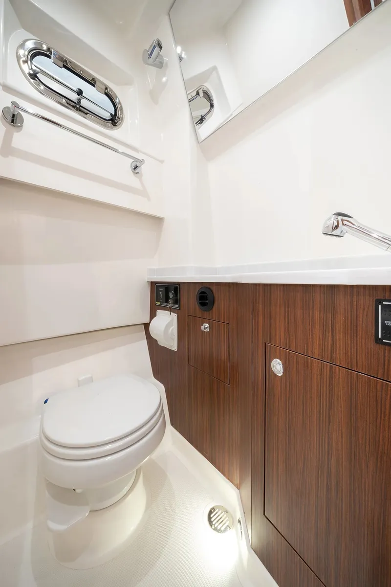 Slide: The Image of Pursuit S 358 Sport 2026 - 44