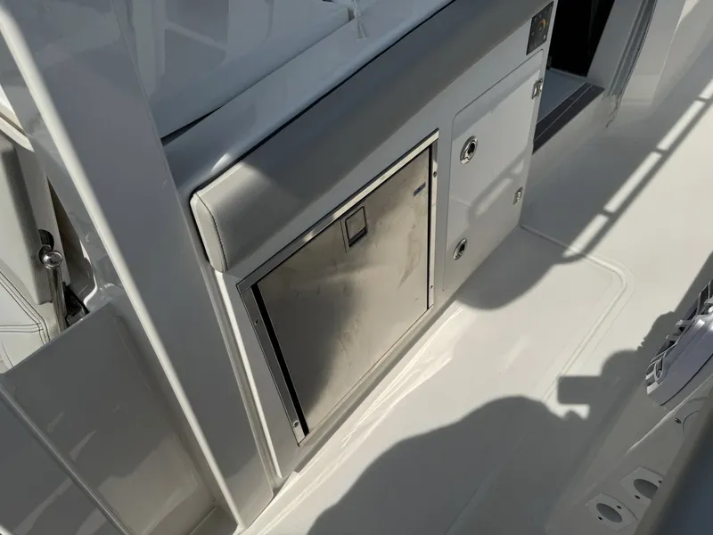 Slide: The Image of Pursuit S 358 Sport 2026 - 5