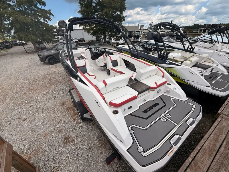 Slide: The Image of Scarab 255 Impulse Wake Edition 2016 - 3